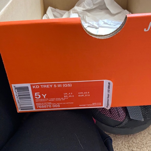 Girls Nike basketball shoes - Picture 6 of 6